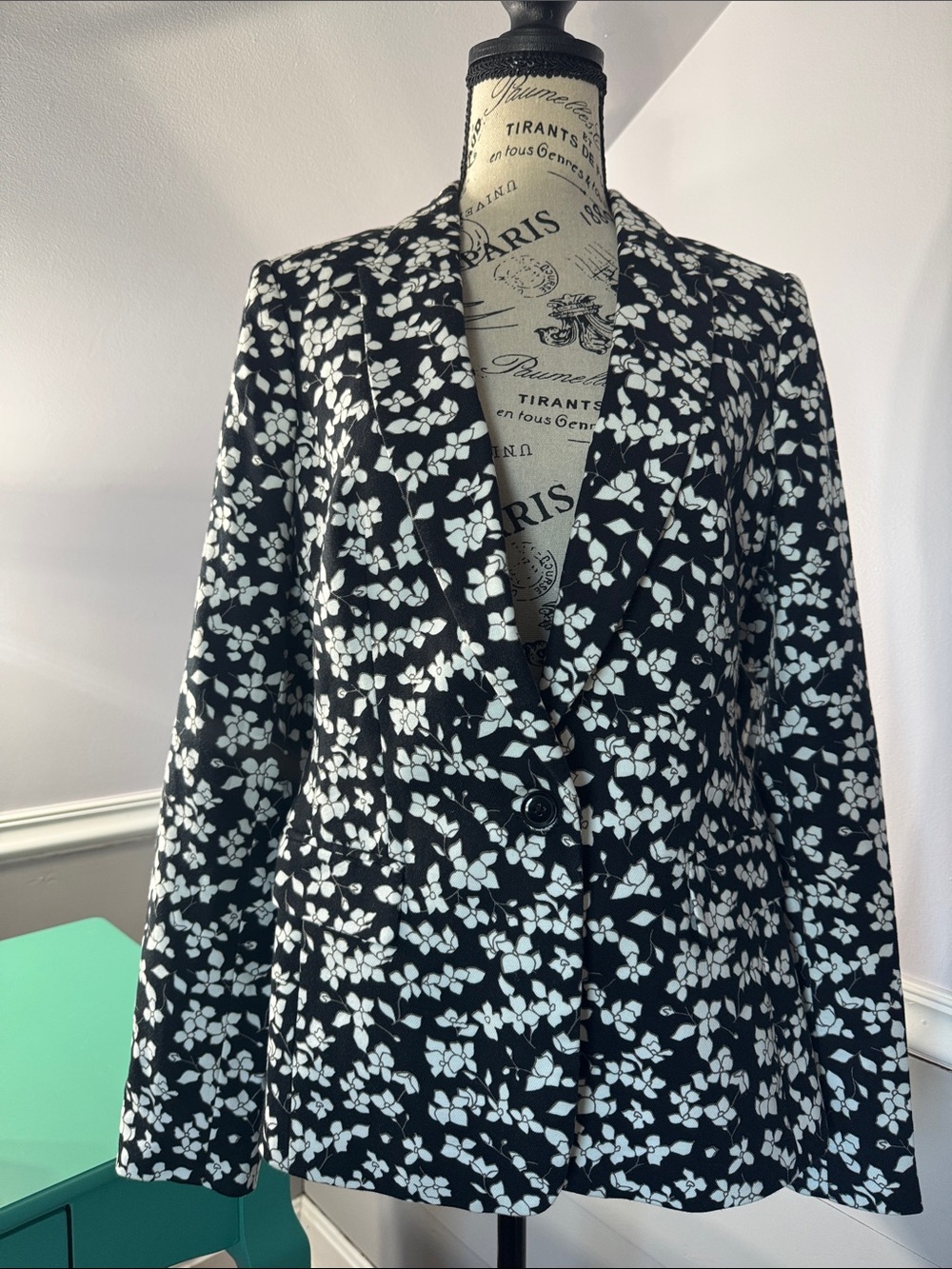 Banana Republic- Black & White Floral Blazer Jacket Size: 8 Cherry Bliss Rock